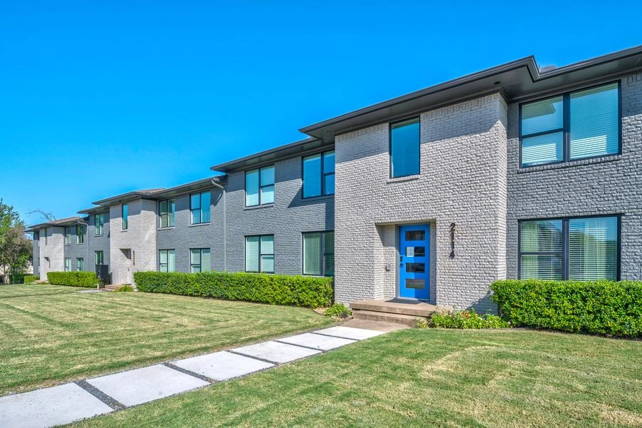 White Rock Views building exterior
